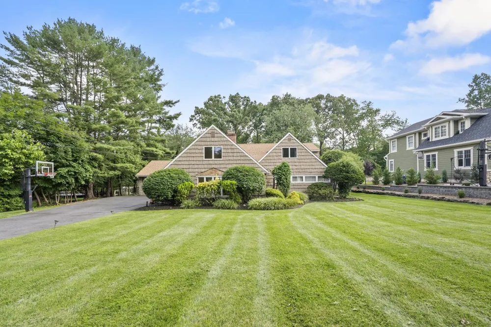 926 NORGATE DR Ridgewood, NJ 07450