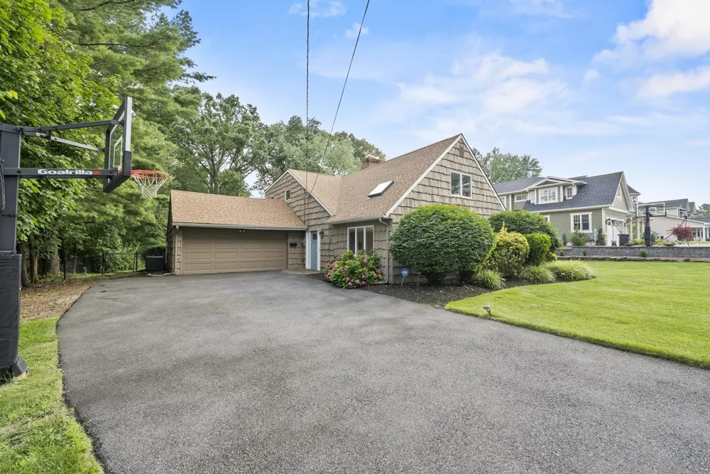 926 NORGATE DR Ridgewood, NJ 07450