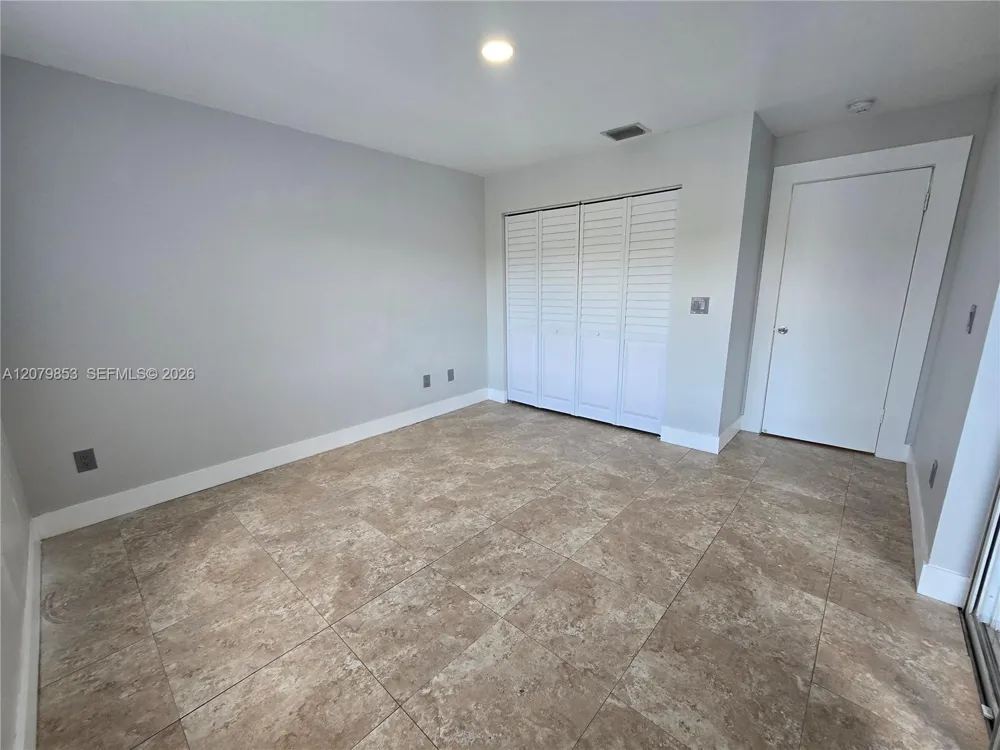 18860 NW 57th Ave #305 Hialeah, FL 33015