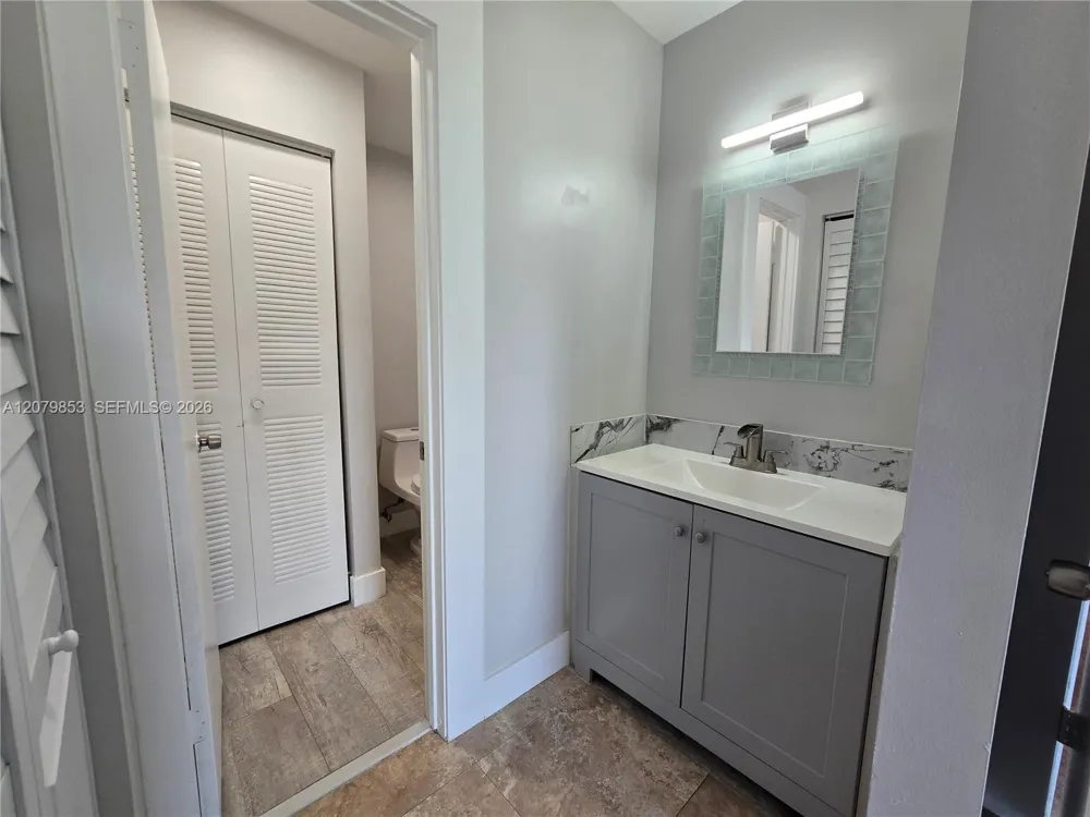 18860 NW 57th Ave #305 Hialeah, FL 33015
