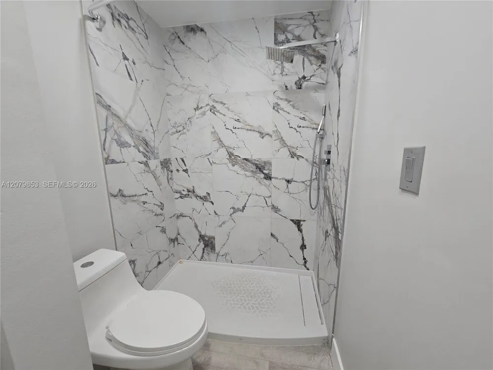18860 NW 57th Ave #305 Hialeah, FL 33015