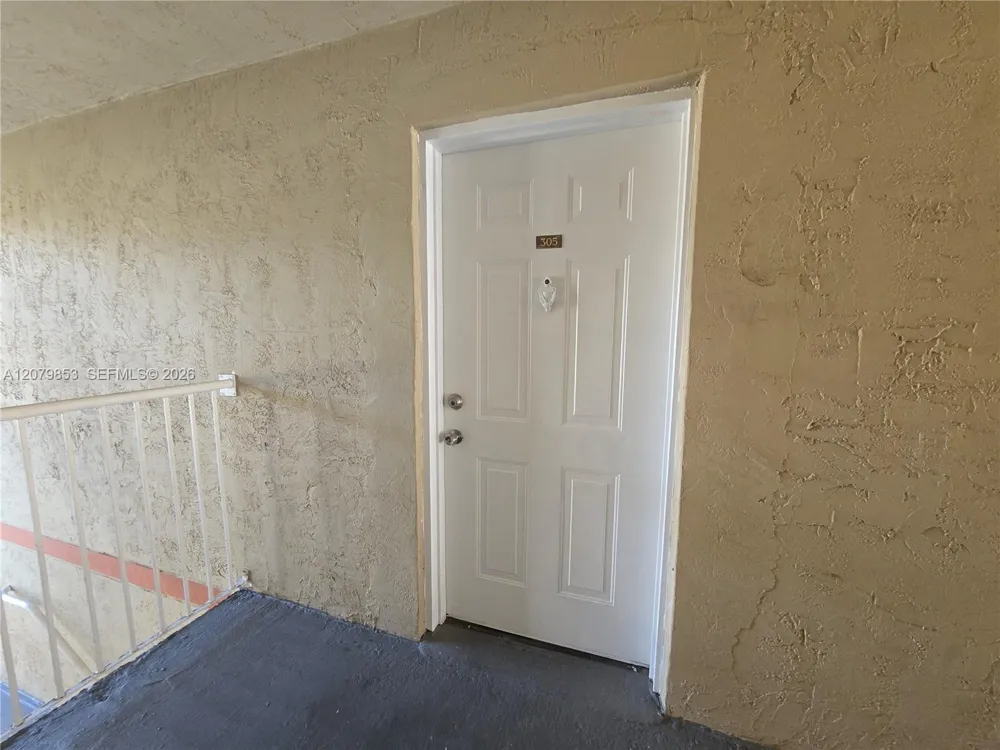 18860 NW 57th Ave #305 Hialeah, FL 33015