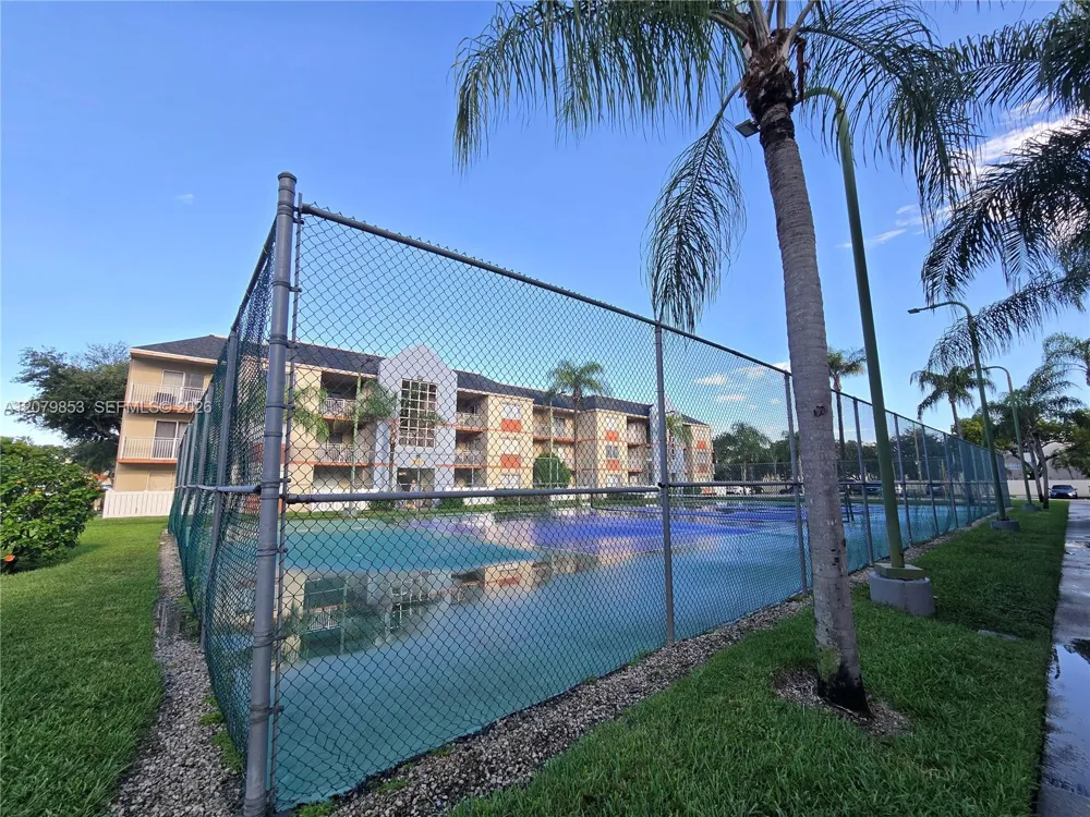 18860 NW 57th Ave #305 Hialeah, FL 33015