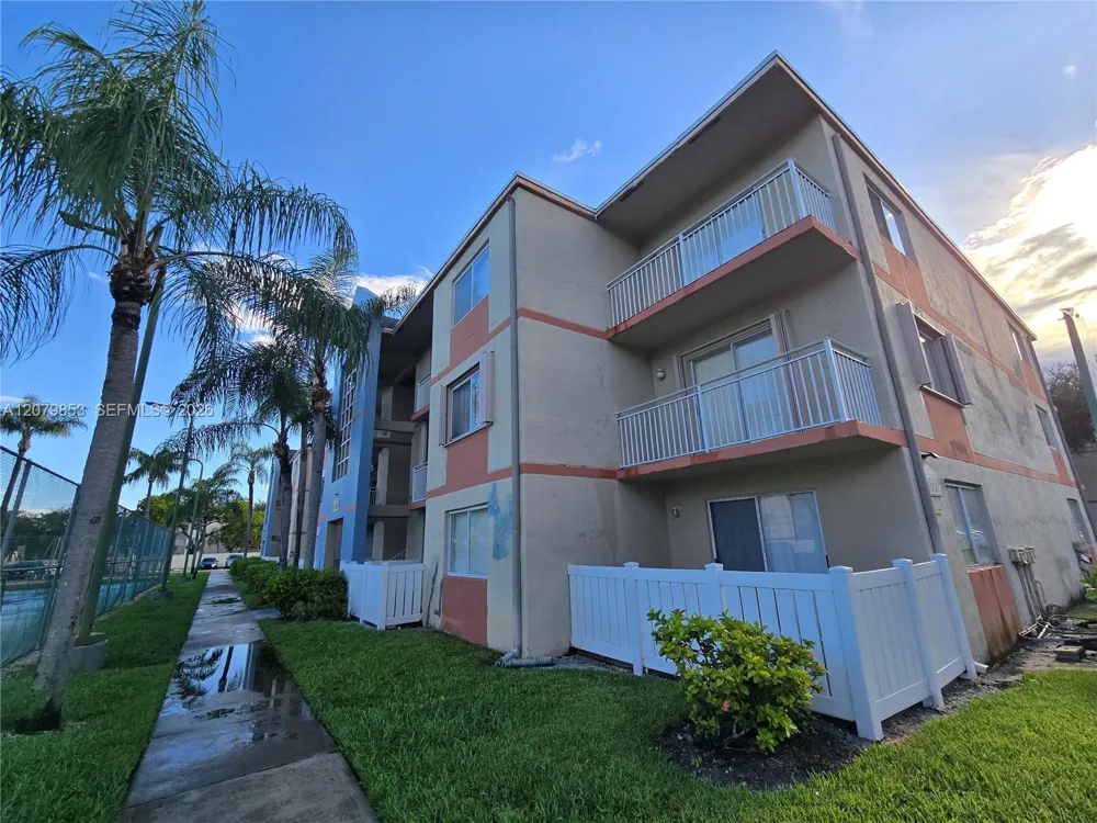 18860 NW 57th Ave #305 Hialeah, FL 33015