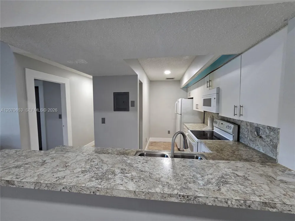 18860 NW 57th Ave #305 Hialeah, FL 33015