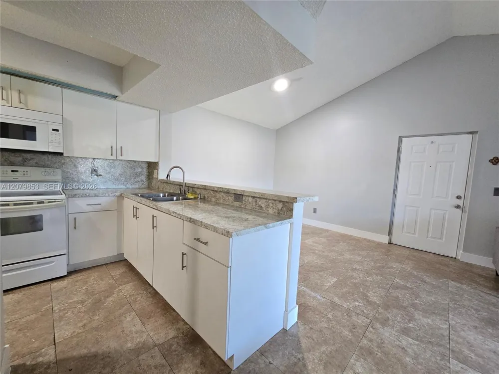 18860 NW 57th Ave #305 Hialeah, FL 33015