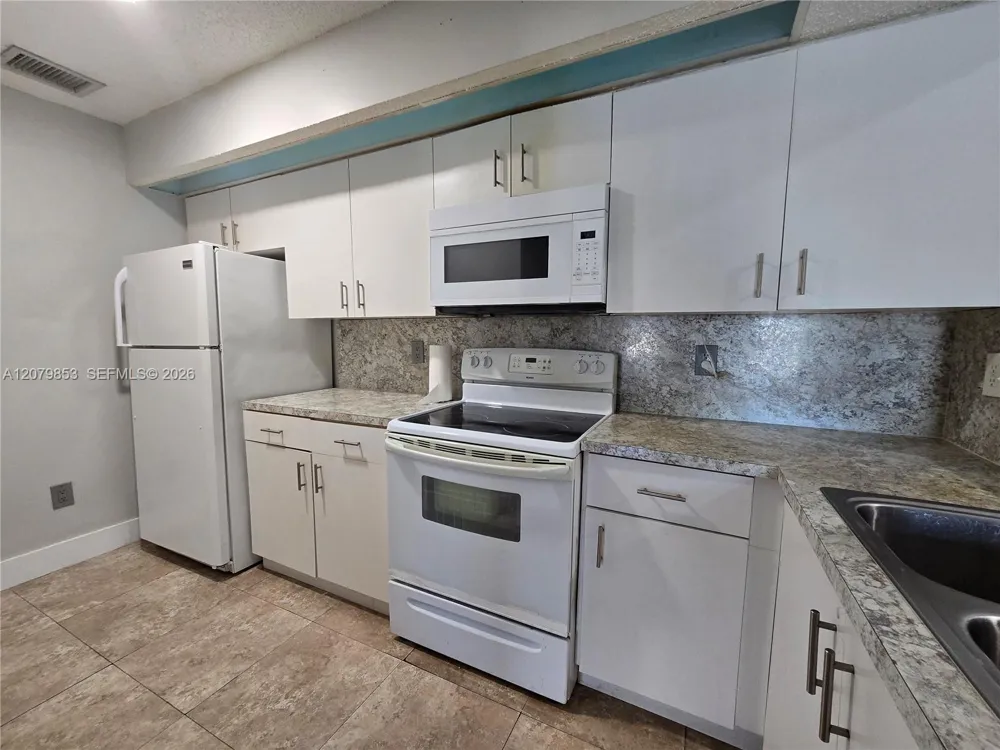 18860 NW 57th Ave #305 Hialeah, FL 33015