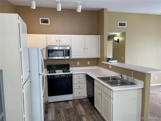 8304 Pebble Creek Way #203 Highlands Ranch, CO 80126