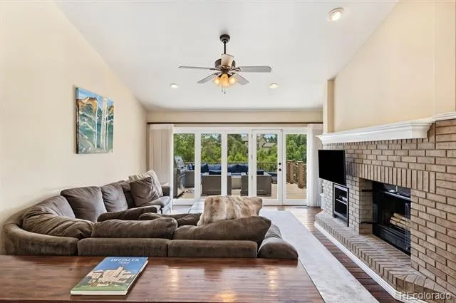 225 Thames Drive Colorado Springs, CO 80906