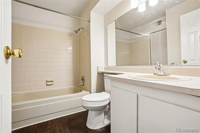 921 S Walden Street #206 Aurora, CO 80017