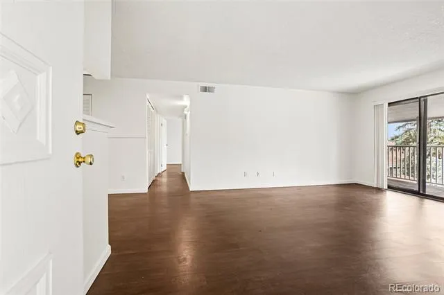 921 S Walden Street #206 Aurora, CO 80017