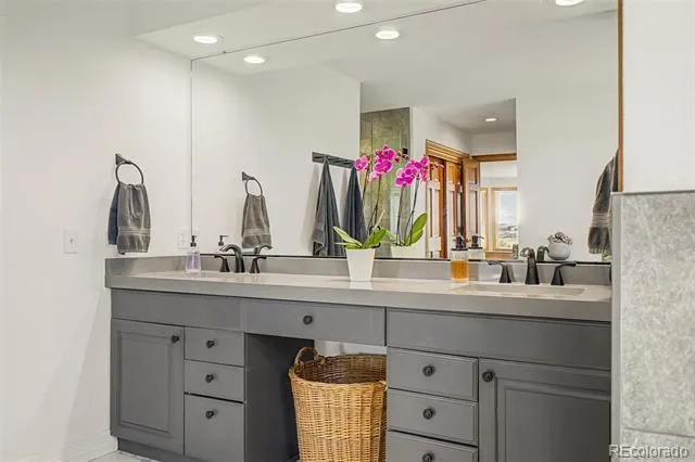 26384 E Otero Drive Aurora, CO 80016