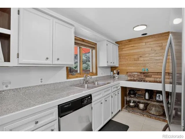 760 Hickory Drive Lyons, CO 80540