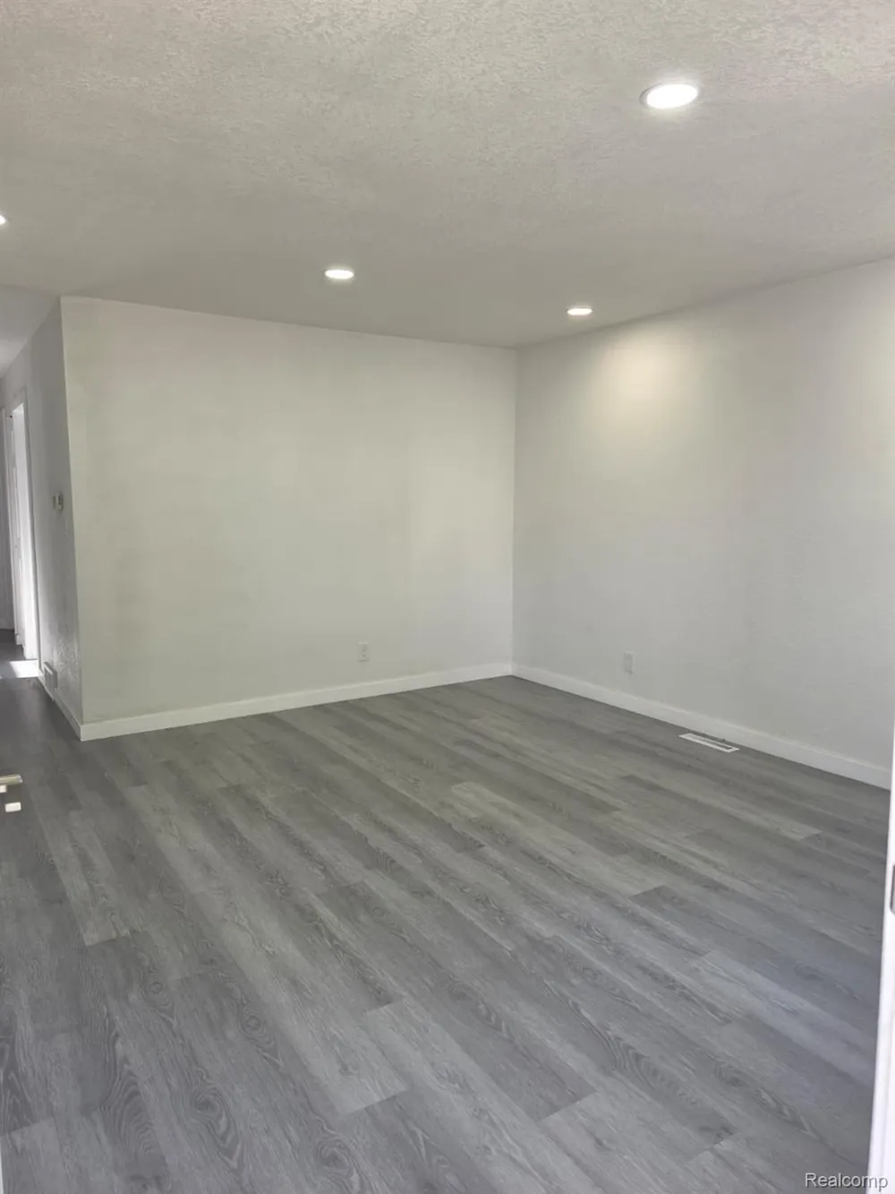 1126 Ossington Avenue Flint City, MI 48507