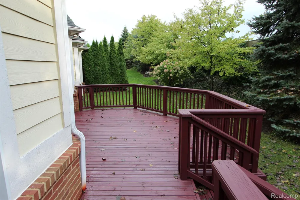 1090 Oakwood Drive Bloomfield Hills City, MI 48304