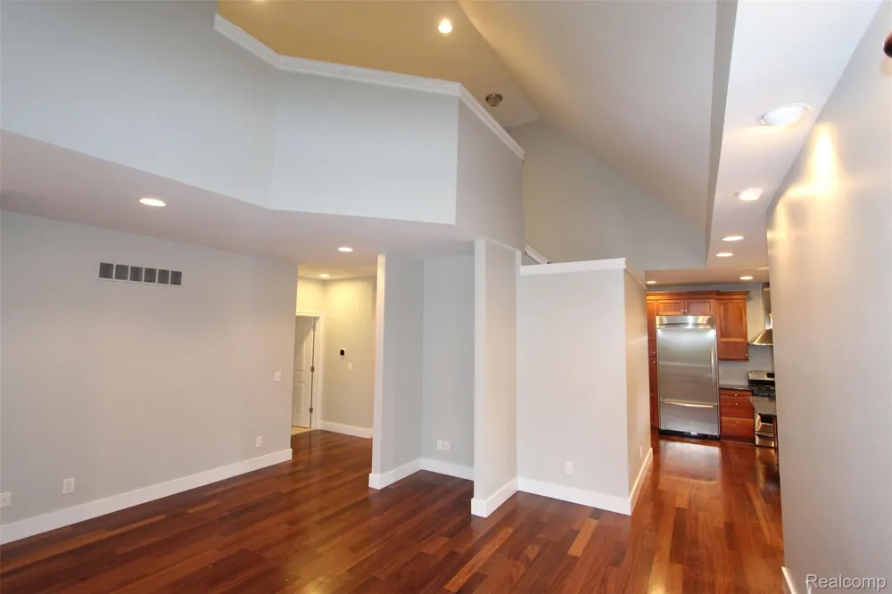 1090 Oakwood Drive Bloomfield Hills City, MI 48304