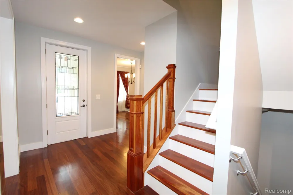 1090 Oakwood Drive Bloomfield Hills City, MI 48304