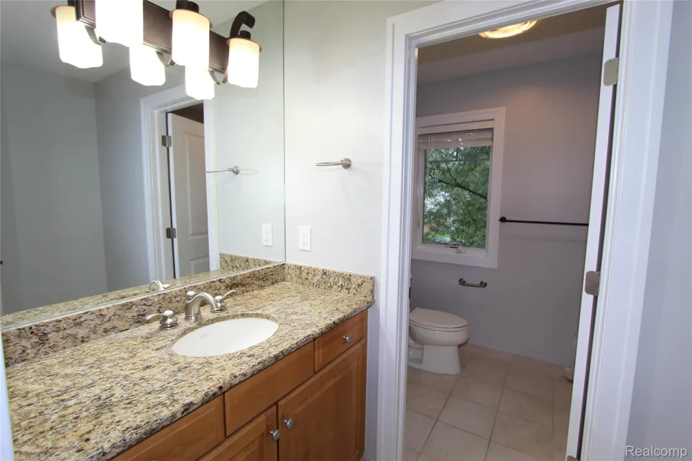 1090 Oakwood Drive Bloomfield Hills City, MI 48304