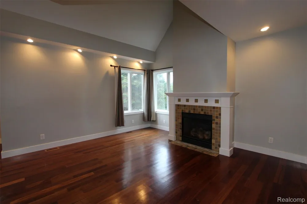 1090 Oakwood Drive Bloomfield Hills City, MI 48304
