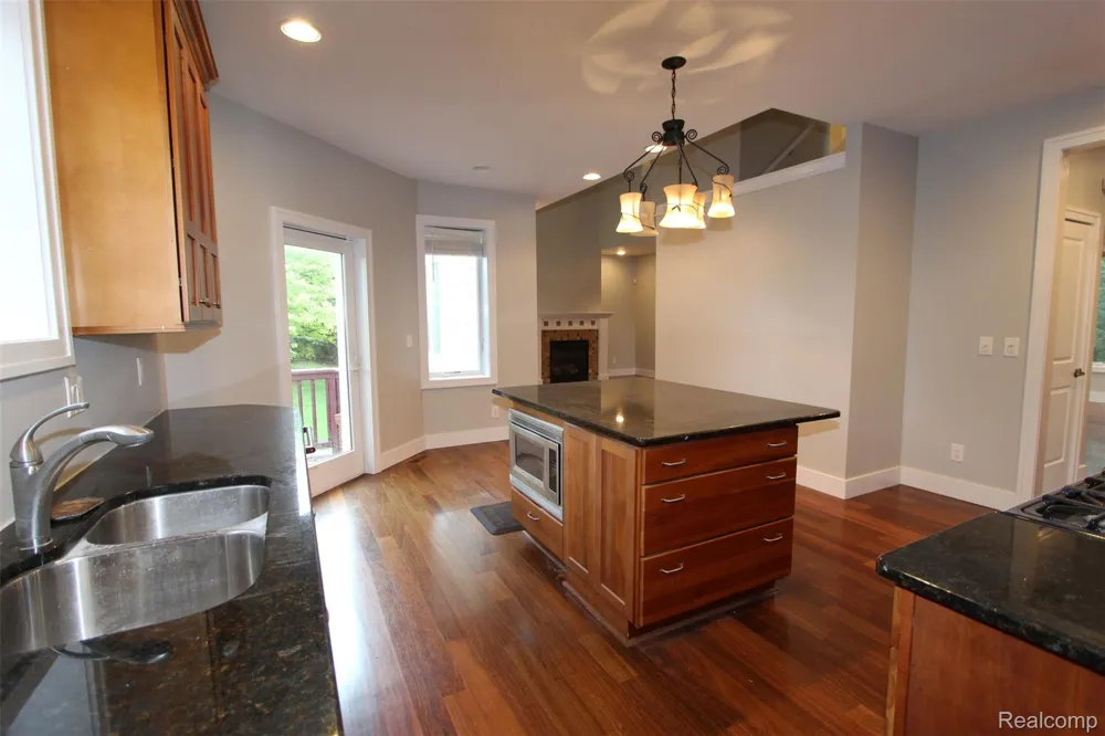 1090 Oakwood Drive Bloomfield Hills City, MI 48304
