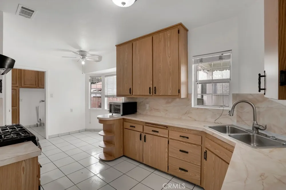4071 Liberty South Gate, CA 90280