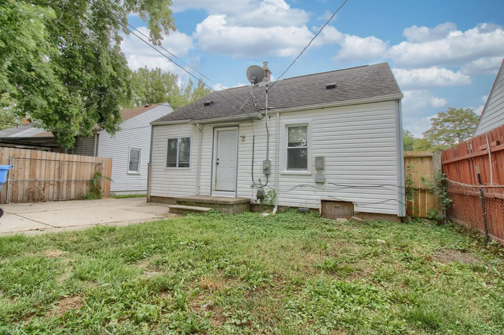 24682 Annapolis Street Dearborn Heights City, MI 48125