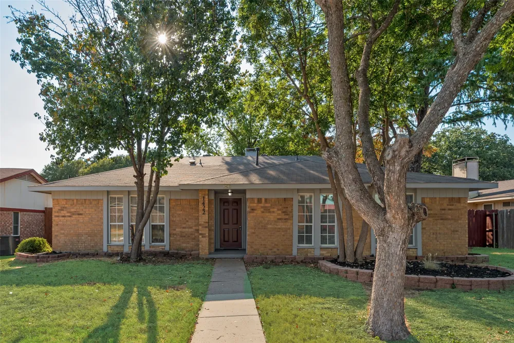 1422 Westwood Drive Lewisville, TX 75067
