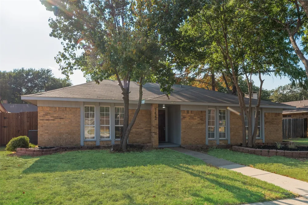1422 Westwood Drive Lewisville, TX 75067