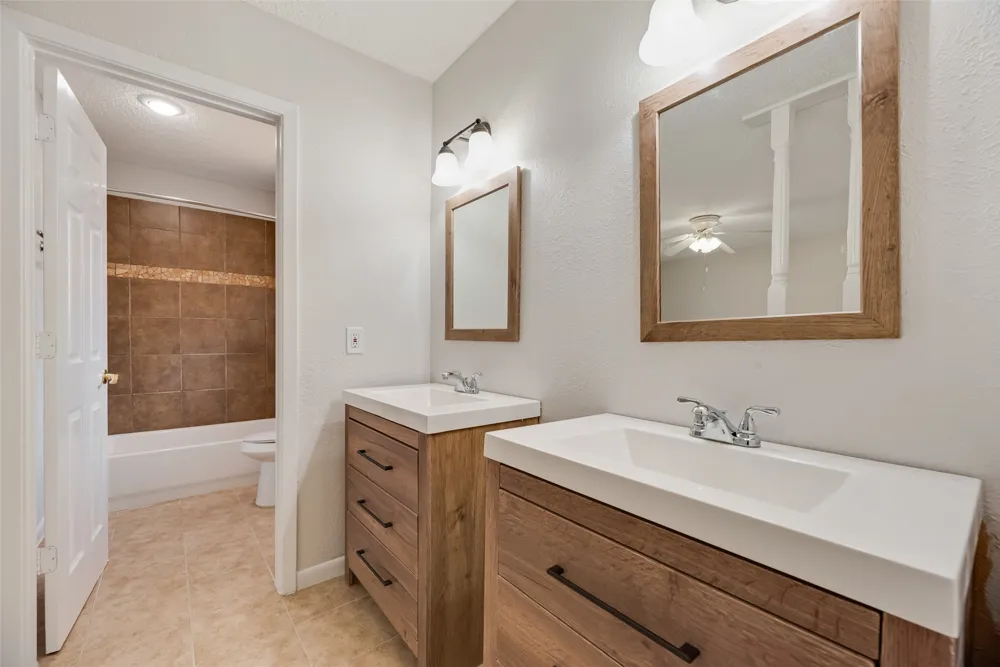 1422 Westwood Drive Lewisville, TX 75067