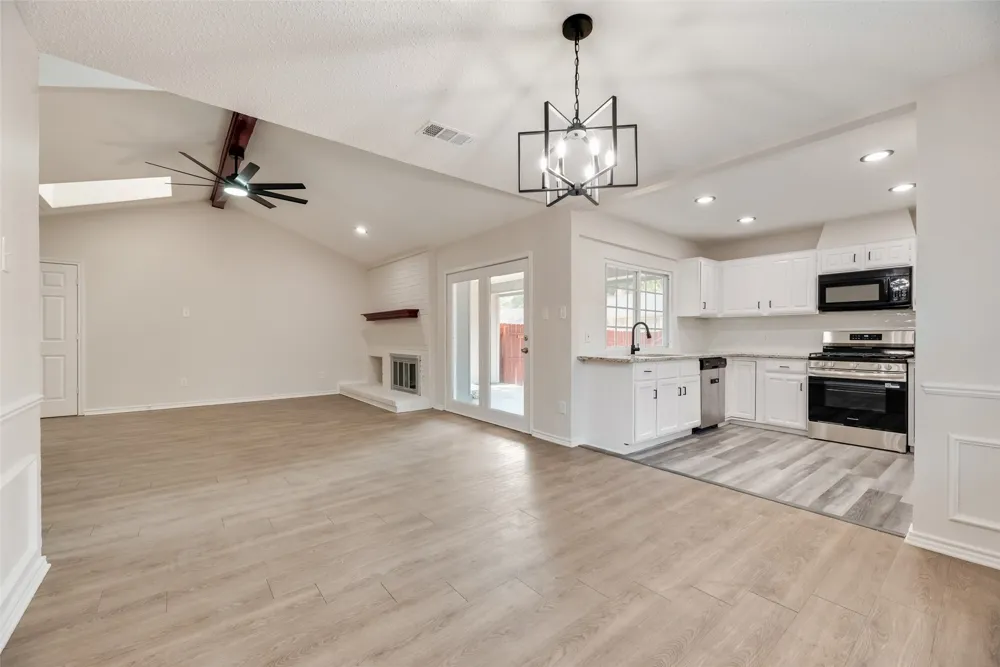 1422 Westwood Drive Lewisville, TX 75067