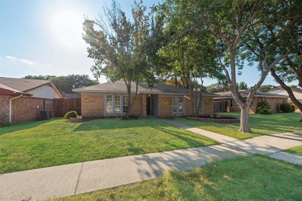 1422 Westwood Drive Lewisville, TX 75067