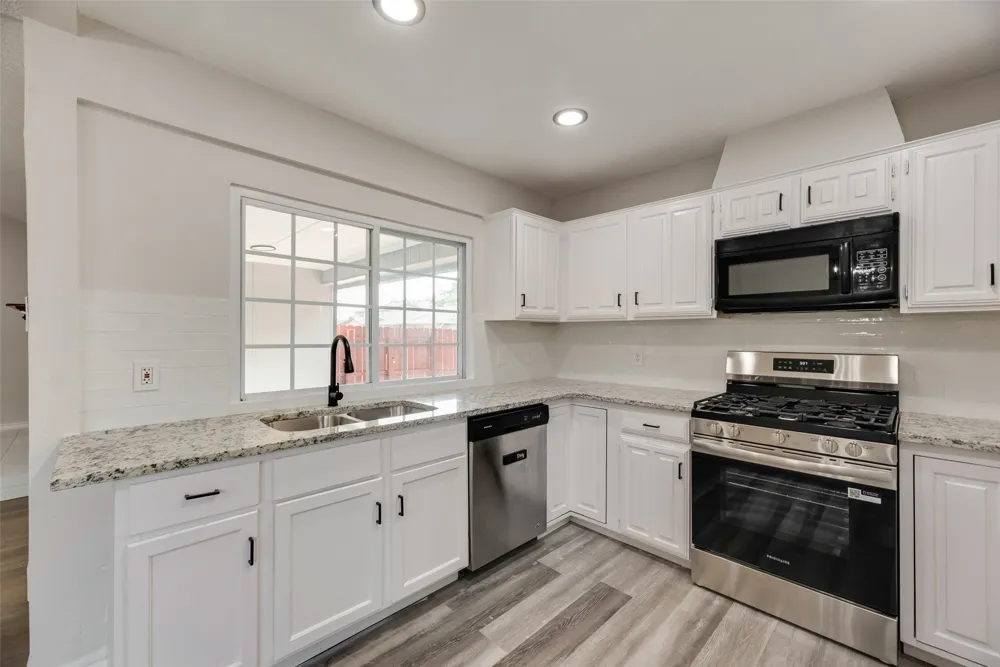 1422 Westwood Drive Lewisville, TX 75067