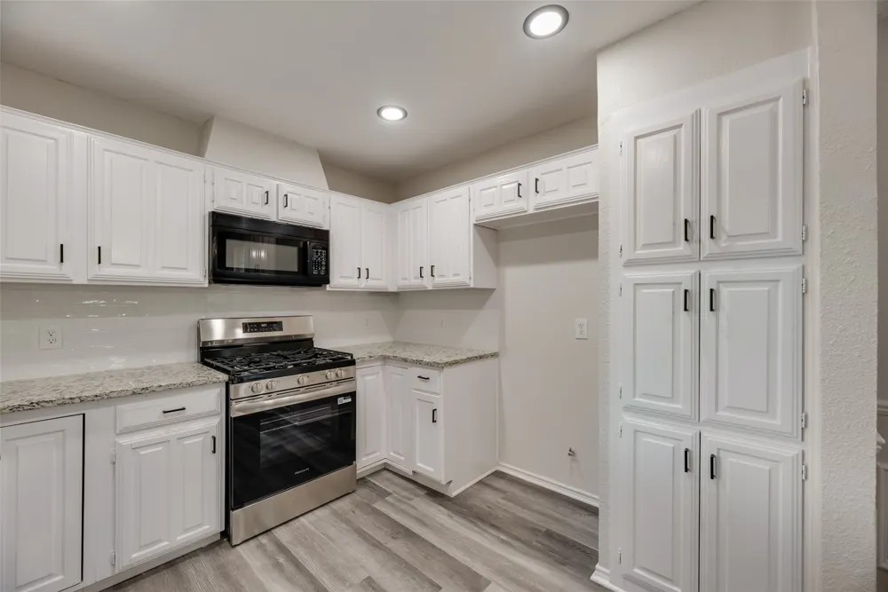 1422 Westwood Drive Lewisville, TX 75067