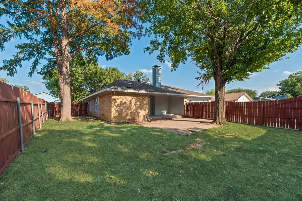 1422 Westwood Drive Lewisville, TX 75067