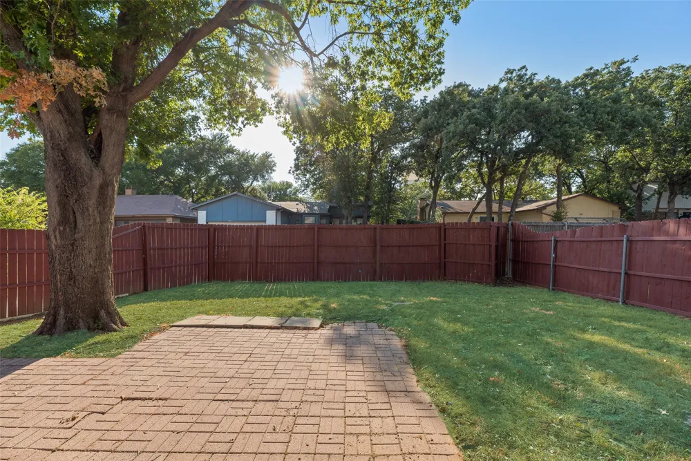 1422 Westwood Drive Lewisville, TX 75067