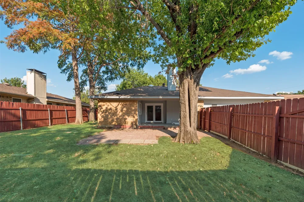 1422 Westwood Drive Lewisville, TX 75067