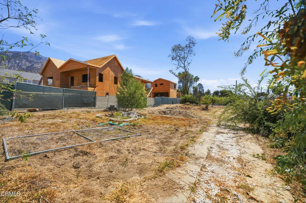 3268 Fair Oaks Avenue Altadena, CA 91001