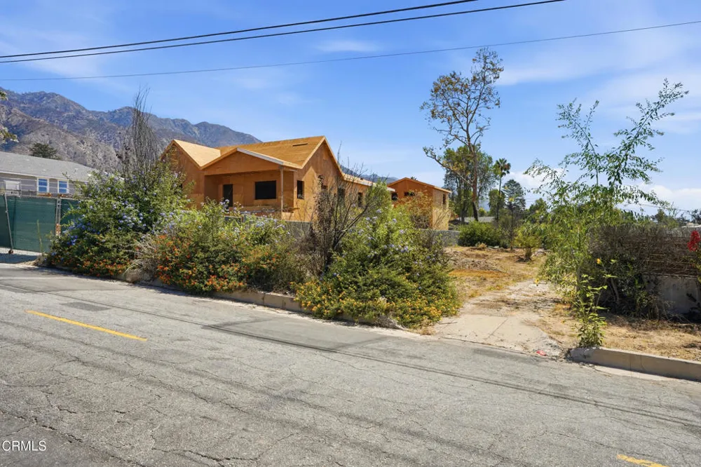 3268 Fair Oaks Avenue Altadena, CA 91001
