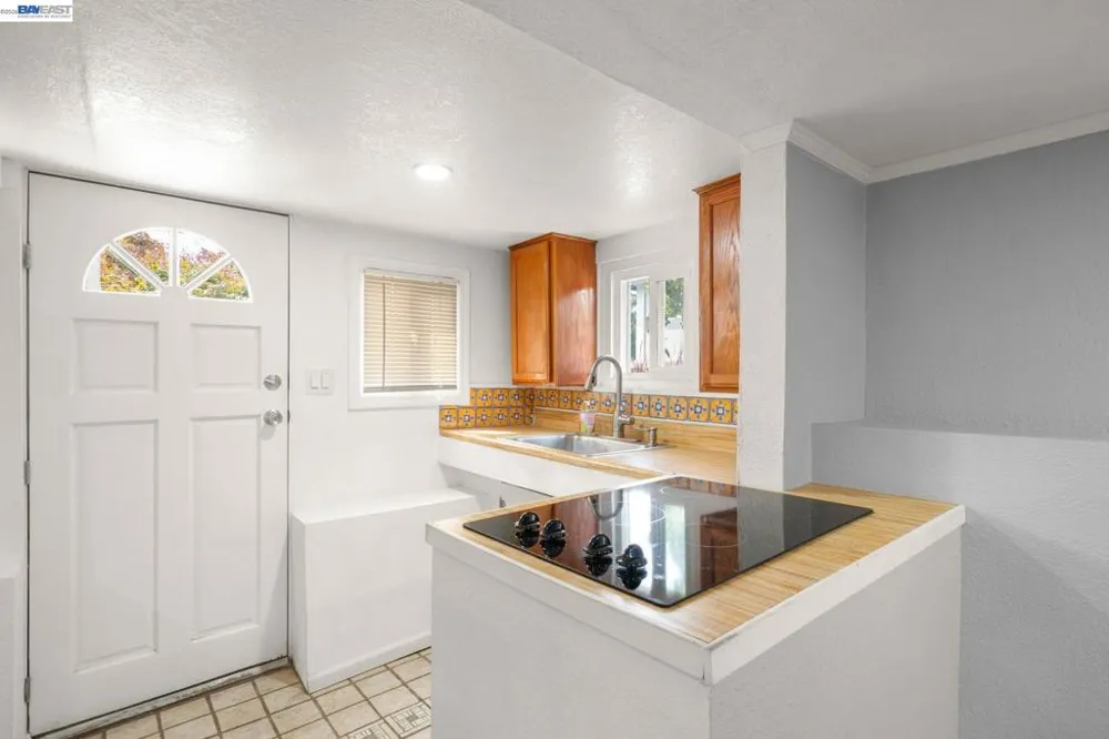 1540 Crescent Ave Castro Valley, CA 94546