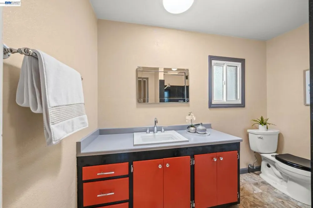 1540 Crescent Ave Castro Valley, CA 94546