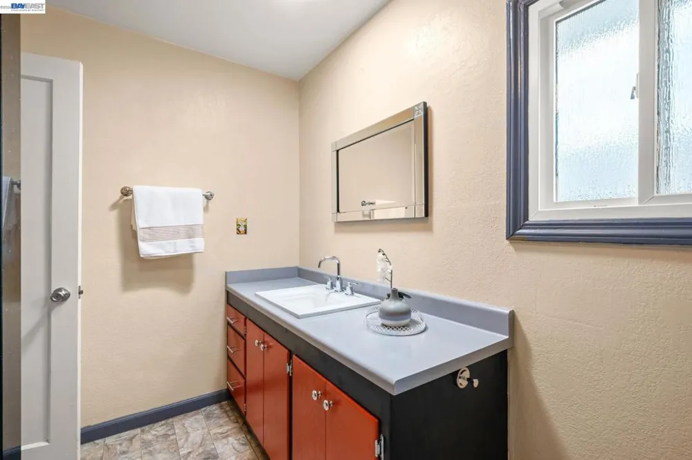 1540 Crescent Ave Castro Valley, CA 94546