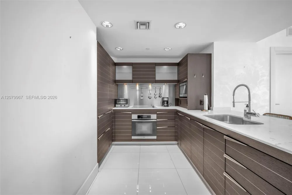 200 Biscayne Boulevard Way #3703 Miami, FL 33131