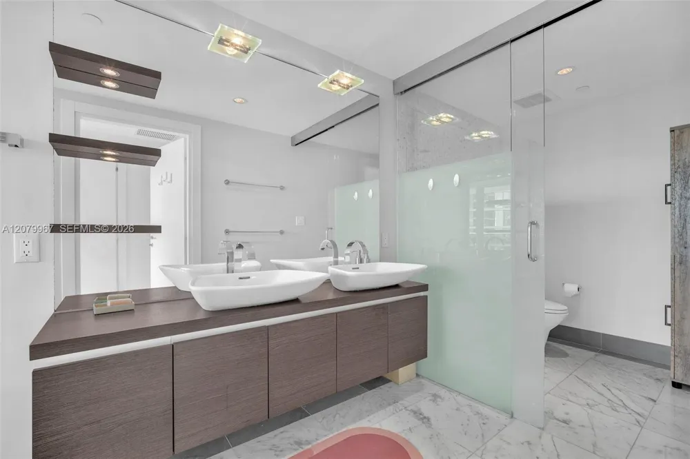 200 Biscayne Boulevard Way #3703 Miami, FL 33131
