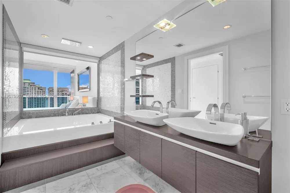 200 Biscayne Boulevard Way #3703 Miami, FL 33131