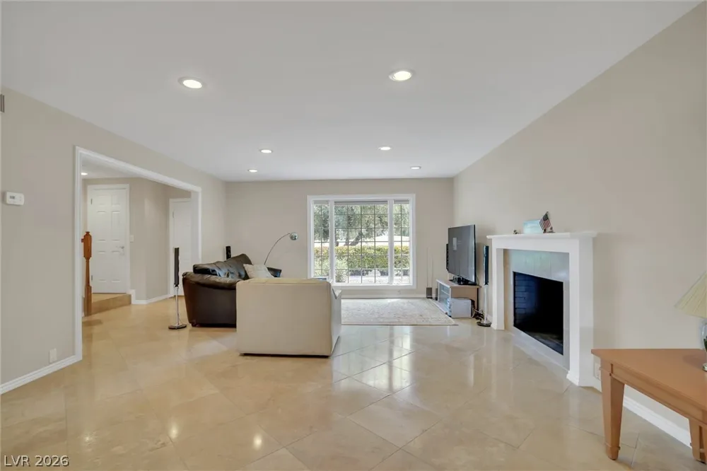 548 Tam O Shanter Las Vegas, NV 89109