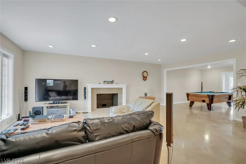 548 Tam O Shanter Las Vegas, NV 89109