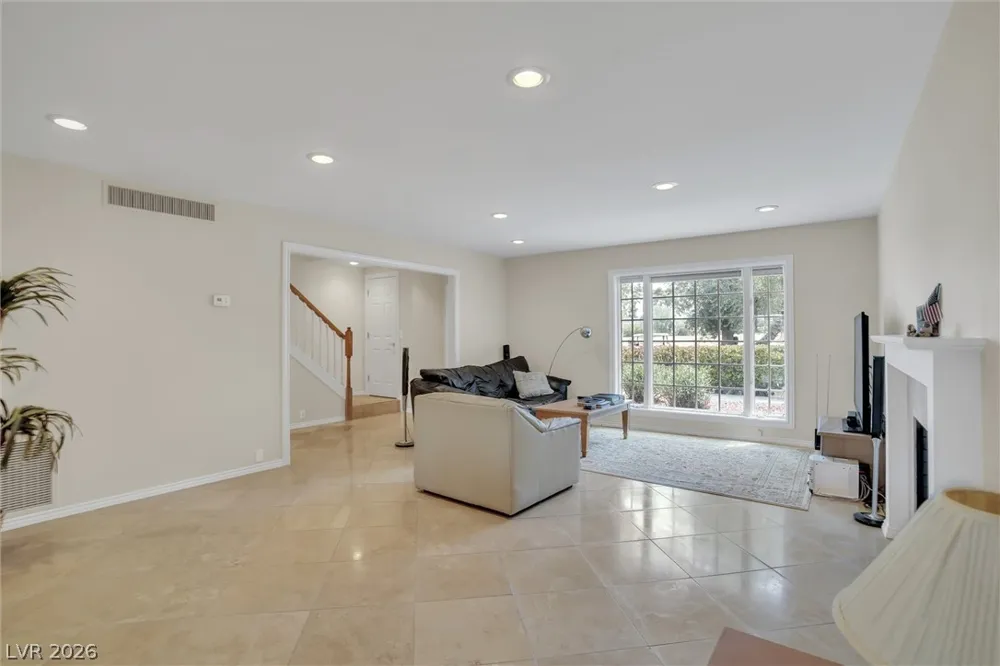 548 Tam O Shanter Las Vegas, NV 89109