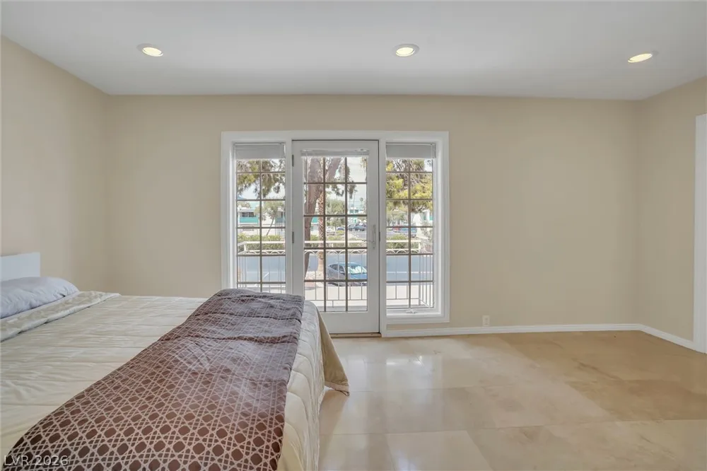 548 Tam O Shanter Las Vegas, NV 89109