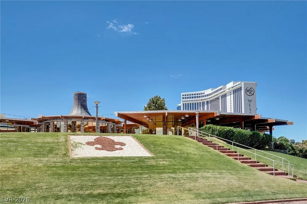 548 Tam O Shanter Las Vegas, NV 89109