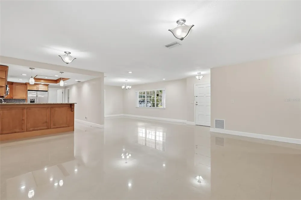 8808 W BROAD STREET Tampa, FL 33615